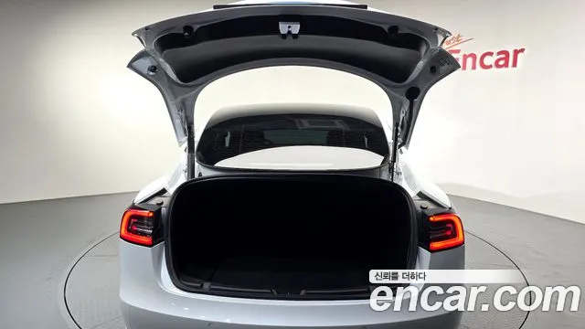 Tesla Model 3 — Фото автомобиля 23