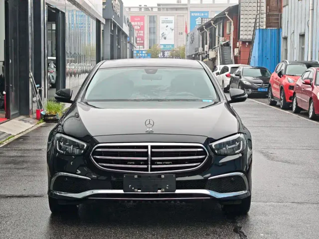 Mercedes-Benz E-Class — Фото автомобиля 3