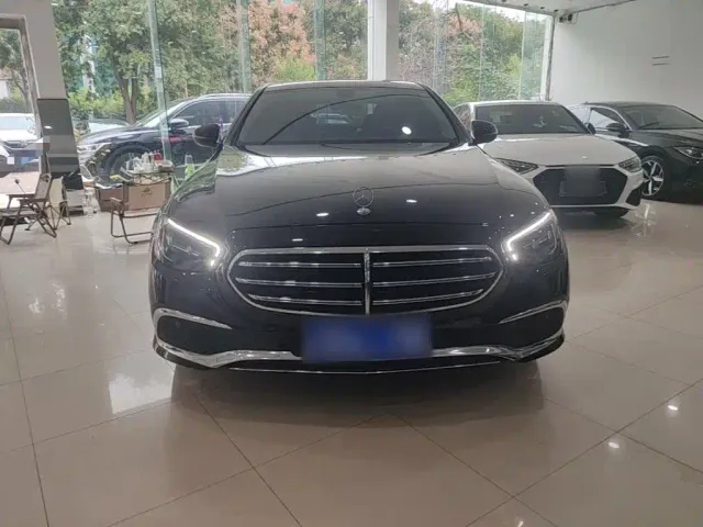 Mercedes-Benz E-Class — Фото автомобиля 2