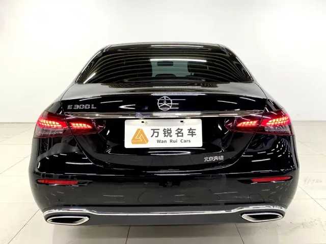 Mercedes-Benz E-Class — Фото автомобиля 4