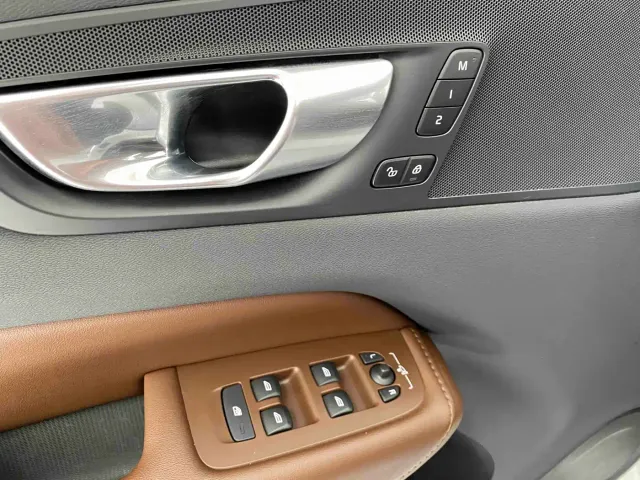 Volvo XC60 — Фото автомобиля 18