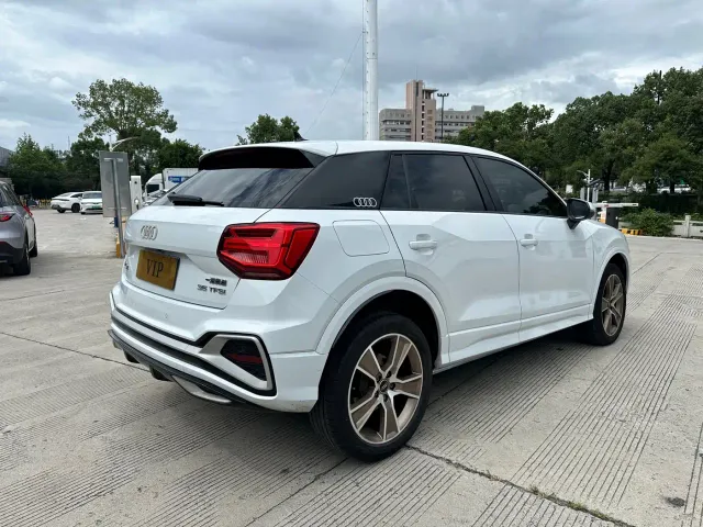 Audi Q2L — Фото автомобиля 9