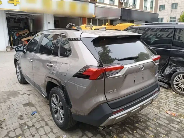 Toyota RAV4 — Фото автомобиля 4