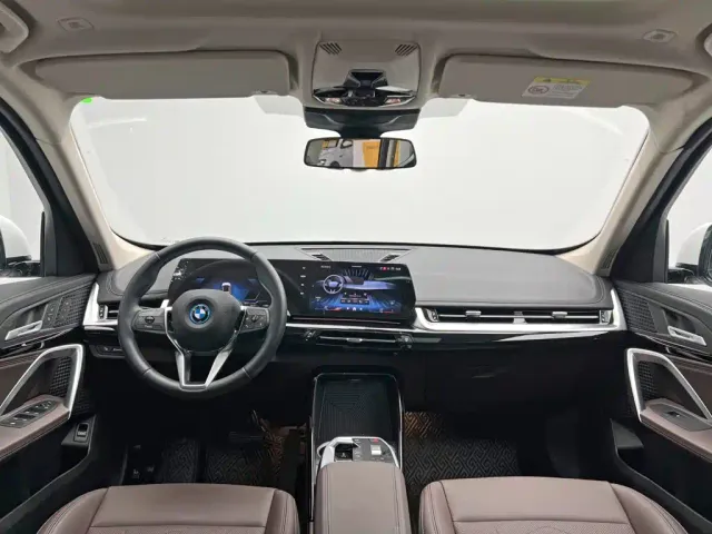 BMW iX1 — Фото автомобиля 22