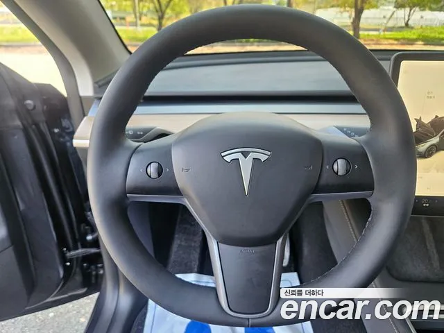 Tesla Model Y — Фото автомобиля 15
