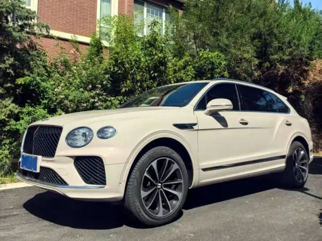 Фотография автомобиля — Bentley Bentayga