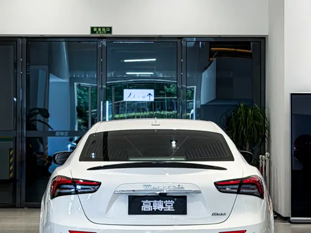 Maserati Ghibli — Фото автомобиля 18