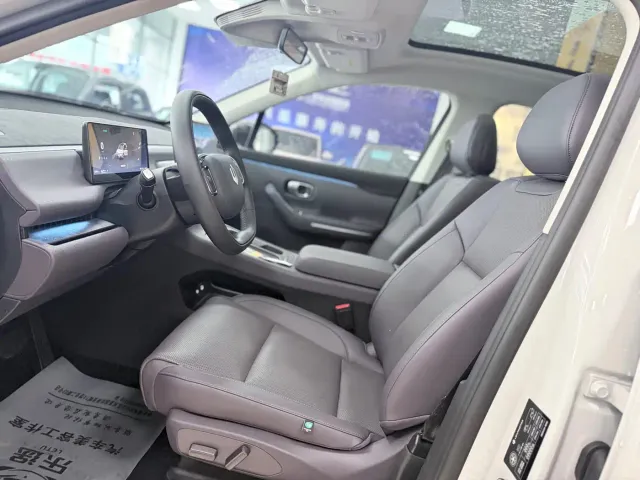 Leapmotor C10 — Фото автомобиля 7