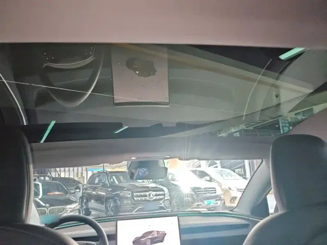 Tesla Model 3 — Фото автомобиля 17