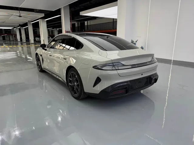 Xiaomi SU7 — Фото автомобиля 13