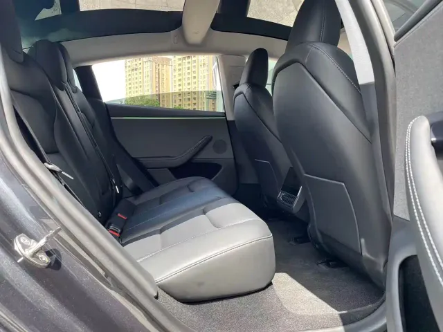 Tesla Model 3 — Фото автомобиля 10