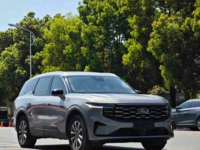 Ford Edge — Фото автомобиля 3