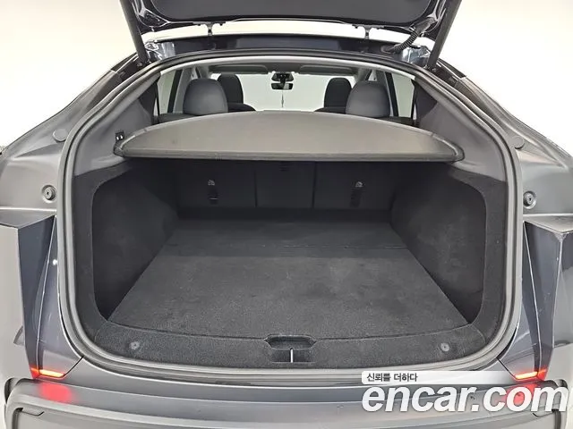 Tesla Model Y — Фото автомобиля 19