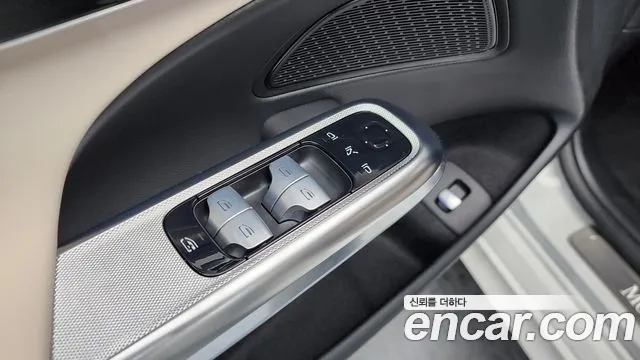 Mercedes-Benz E-Class — Фото автомобиля 28