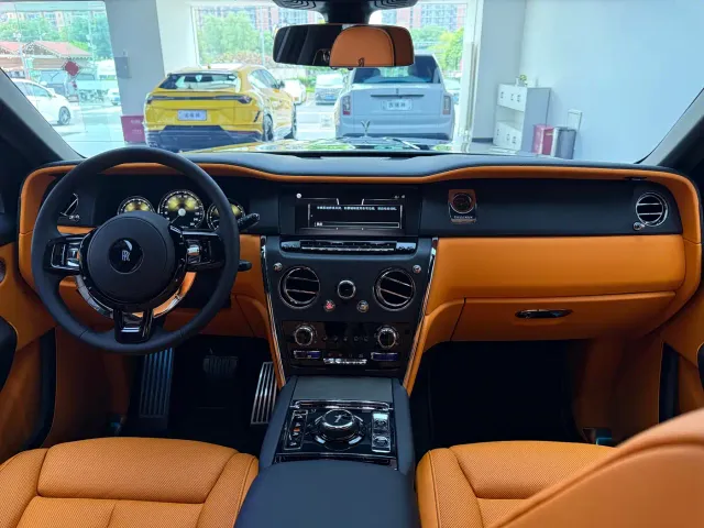 Rolls-Royce Cullinan — Фото автомобиля 19