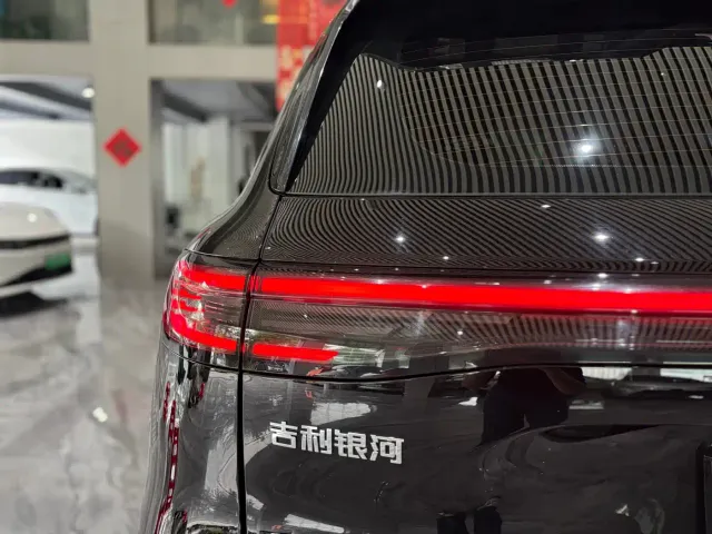 Geely Galaxy Starship 7 EM-i — Фото автомобиля 25