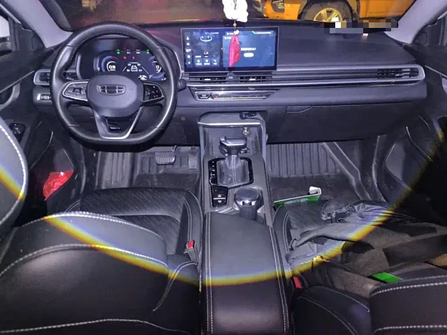 Geely Emgrand — Фото автомобиля 12