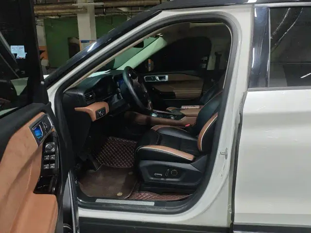 Ford Explorer — Фото автомобиля 8