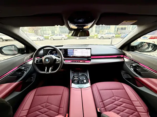 BMW 5 Series — Фото автомобиля 10