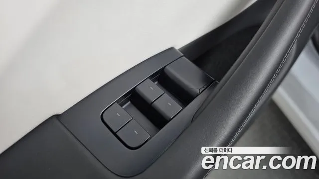 Tesla Model 3 — Фото автомобиля 20