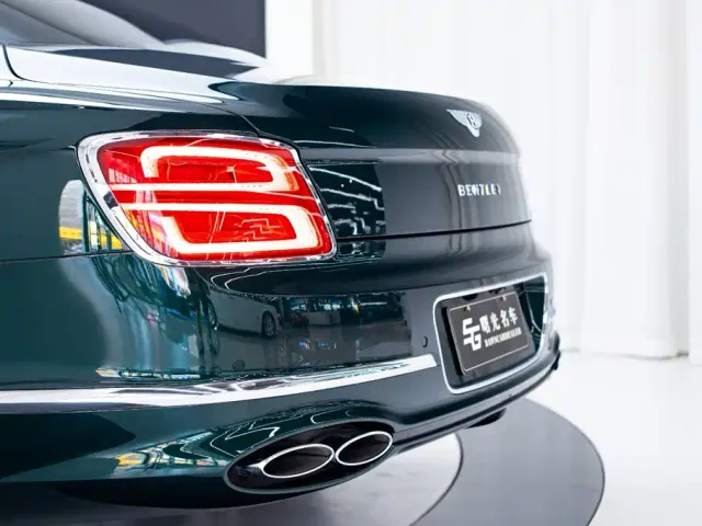 Bentley Flying Spur — Фото автомобиля 22