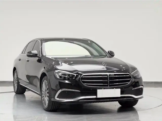 Mercedes-Benz E-Class — Фото автомобиля 3