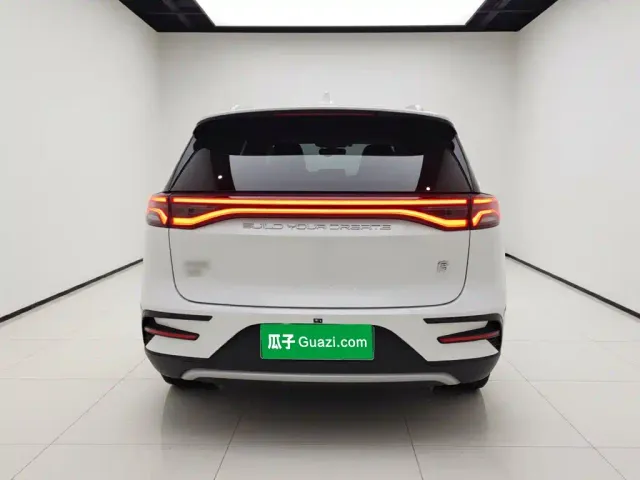 BYD Tang — Фото автомобиля 5