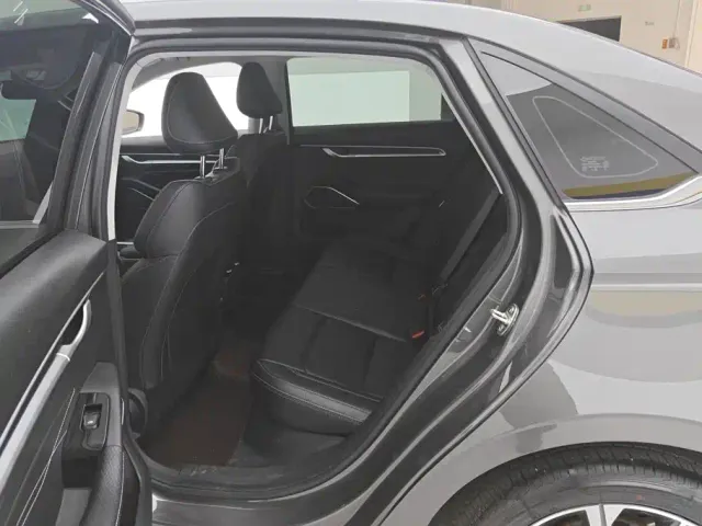 Geely Emgrand — Фото автомобиля 11