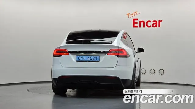 Tesla Model X — Фото автомобиля 4