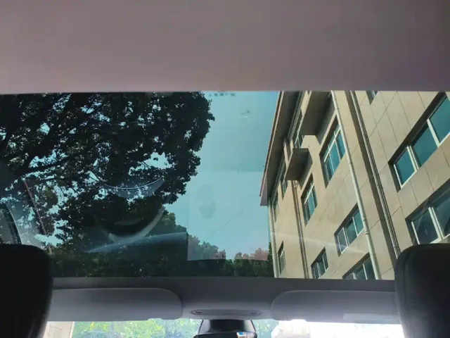 Tesla Model 3 — Фото автомобиля 13