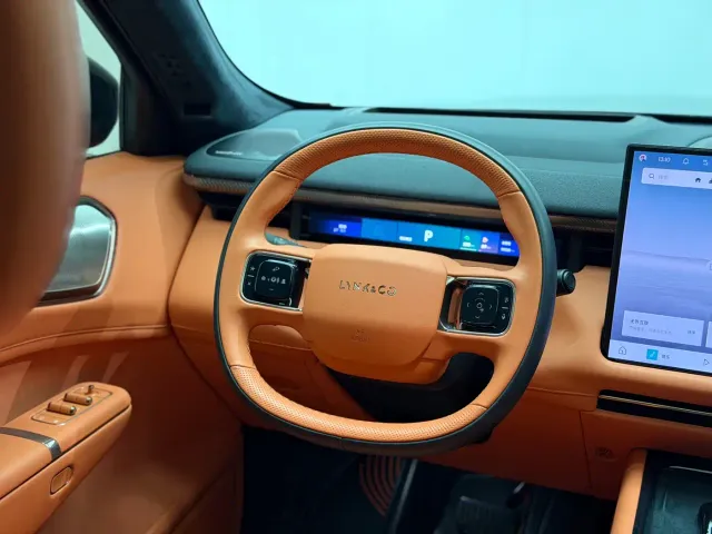 Lynk & Co 900 — Фото автомобиля 22