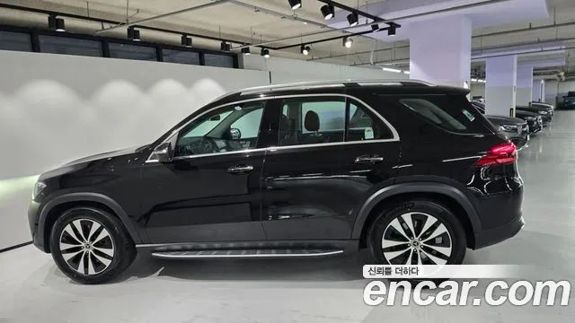 Mercedes-Benz GLE-Class — Фото автомобиля 2