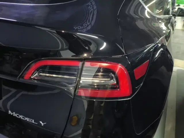 Tesla Model Y — Фото автомобиля 7