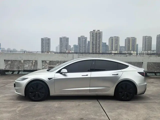 Tesla Model 3 — Фото автомобиля 7