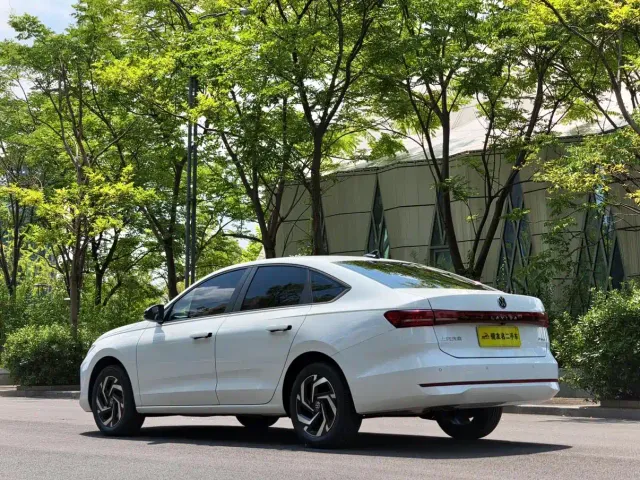 Volkswagen Lavida — Фото автомобиля 4