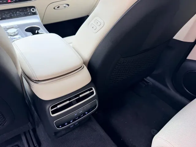 Genesis GV70 — Фото автомобиля 17
