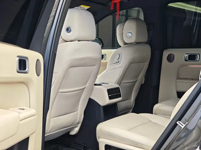 Li Auto L8 — Фото автомобиля 8