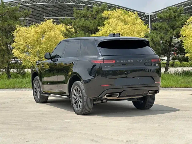 Land Rover Range Rover Sport — Фото автомобиля 4