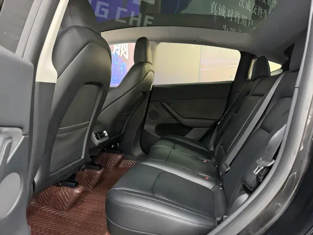Tesla Model Y — Фото автомобиля 9