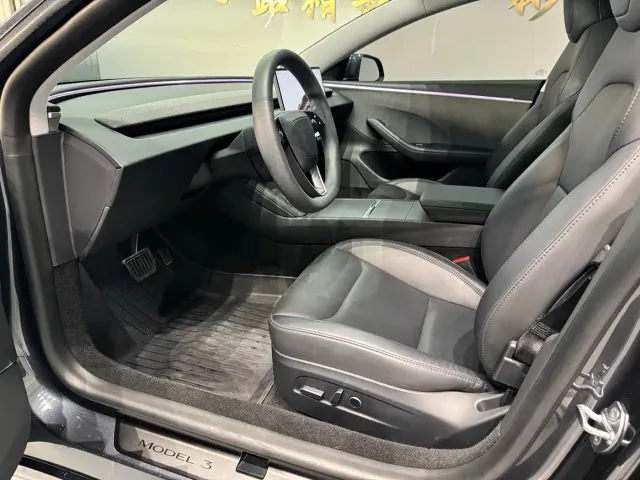 Tesla Model 3 — Фото автомобиля 11