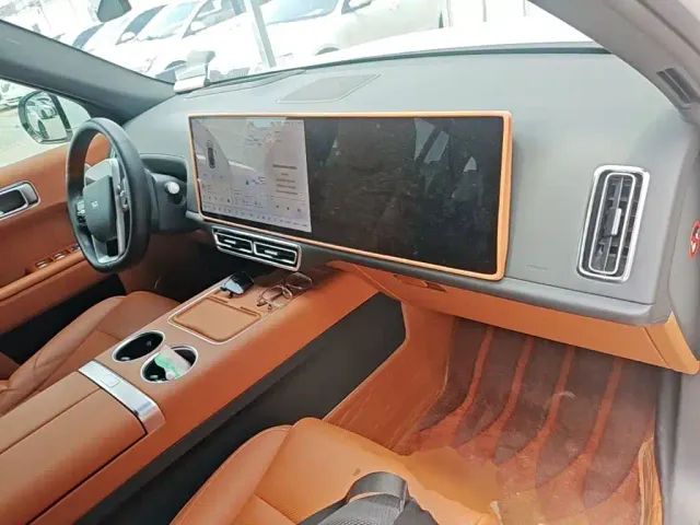 Li Auto L7 — Фото автомобиля 5