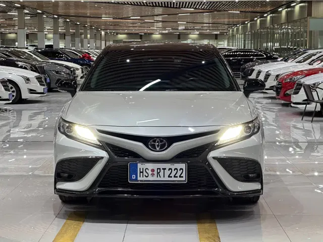 Toyota Camry — Фото автомобиля 2