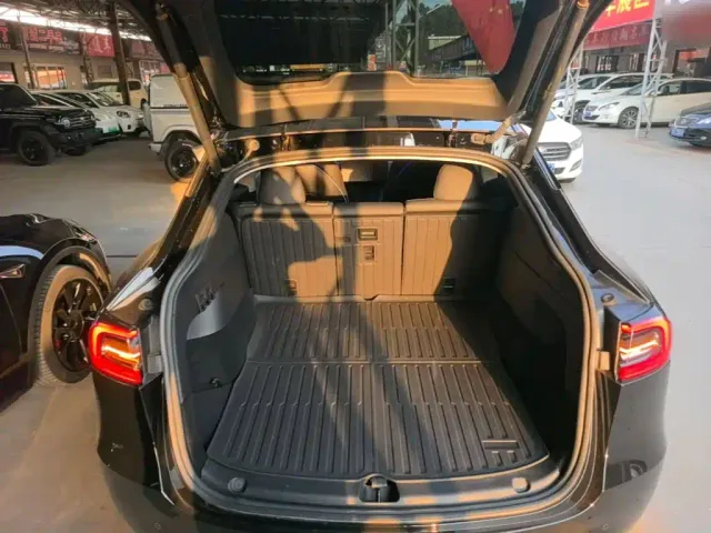 Tesla Model Y — Фото автомобиля 18
