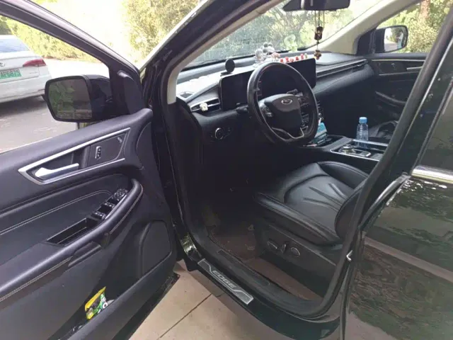 Ford Edge — Фото автомобиля 13