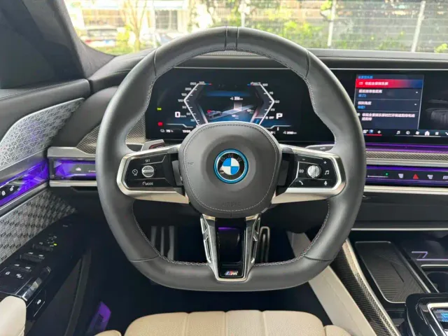 BMW i7 M70L — Фото автомобиля 12