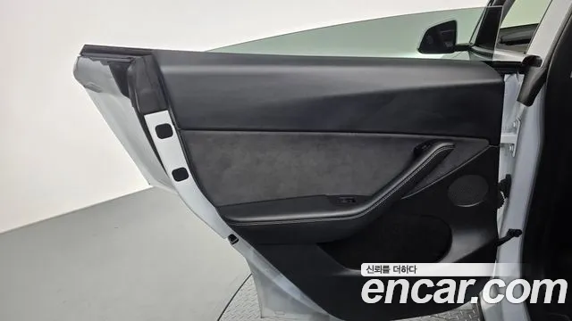 Tesla Model Y — Фото автомобиля 14