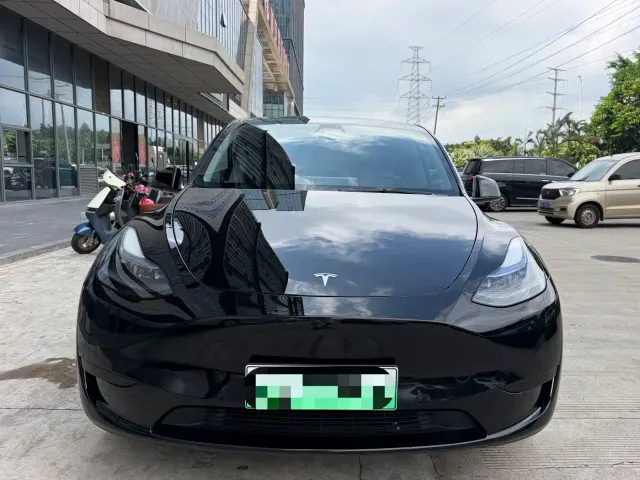 Tesla Model Y — Фото автомобиля 2