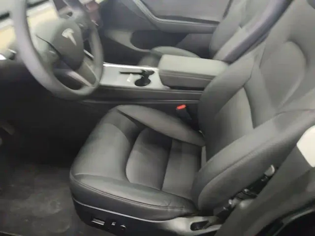 Tesla Model Y — Фото автомобиля 14