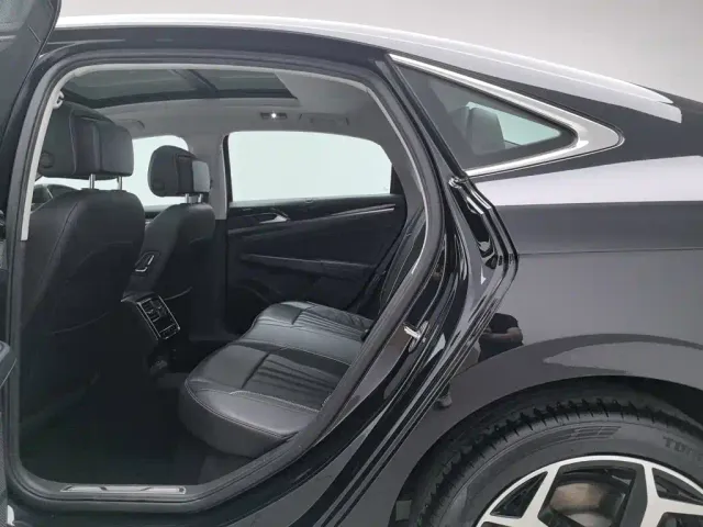 Volkswagen Passat — Фото автомобиля 15