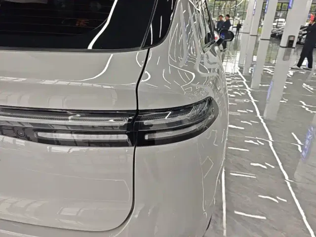 Leapmotor C10 — Фото автомобиля 7